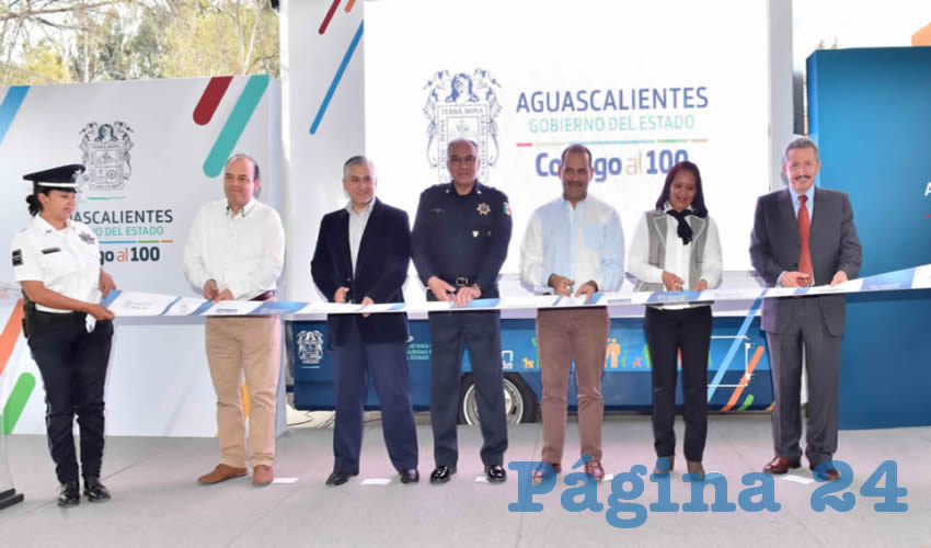 El gobernador Mart&iacute;n Orozco Sandoval inaugur&oacute; las actividades del cine-cami&oacute;n en la colonia Insurgentes
