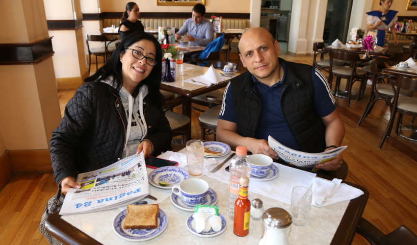 En Sanborns Francia almorzaron Angélica Rojas García y José Luis España Montoya