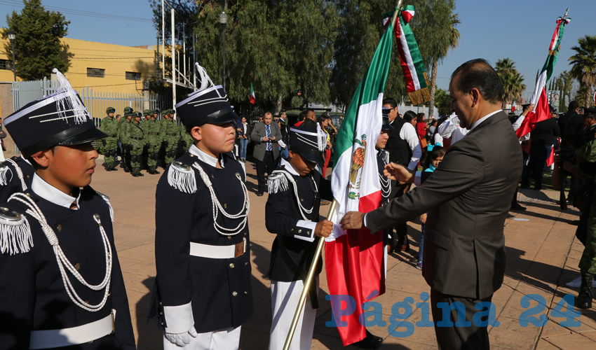 El gobernador Martín Orozco Sandoval presidió la ceremonia del Día de la Bandera