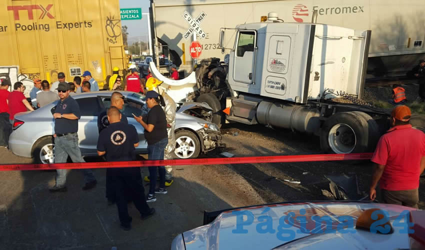 El percance ocurrió en el cruce de la carretera federal 22 y las vías del tren
