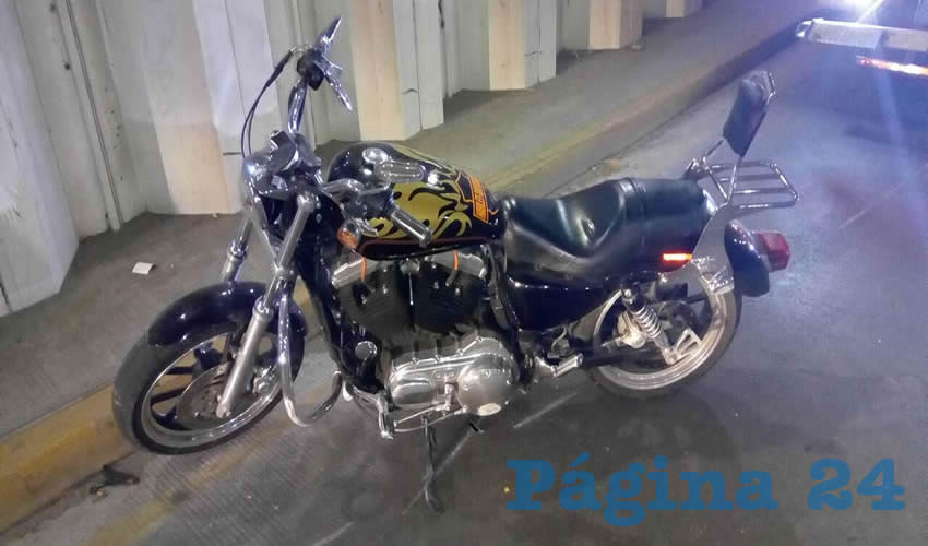 La poderosa jaca de acero Harley Davidson negra