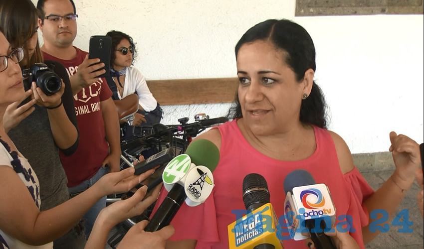 “No podemos exigirle al transportista que nos otorgue buenos precios porque al final son empresarios, para ellos esto es un negocio, ellos no tienen ninguna obligación conmigo, pero los que están aquí (en Casa Jalisco) tienen que hacer su trabajo, para eso se les paga”, sentenció Cecilia Jiménez, del Frente Común de Usuarios y Operadores del Transporte Público