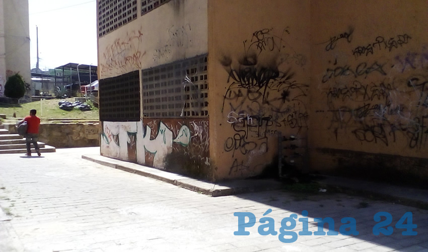 El escaso patrullaje y la falta de alumbrado público en casi todas las calles de la colonia Infonavit La Soledad ha generado que prolifere la delincuencia, además del vandalismo, sin que esto importe al presidente municipal de Tonalá/Foto: Francisco Tapia 