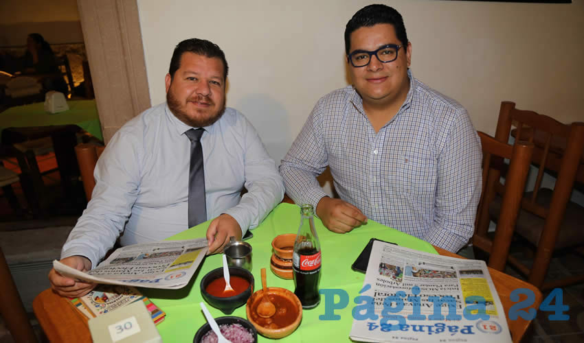 En La Mestiza compartieron el primer alimento del día Alejandro Monreal Dávila, regidor del Ayuntamiento de Aguascalientes; y Kike Galo