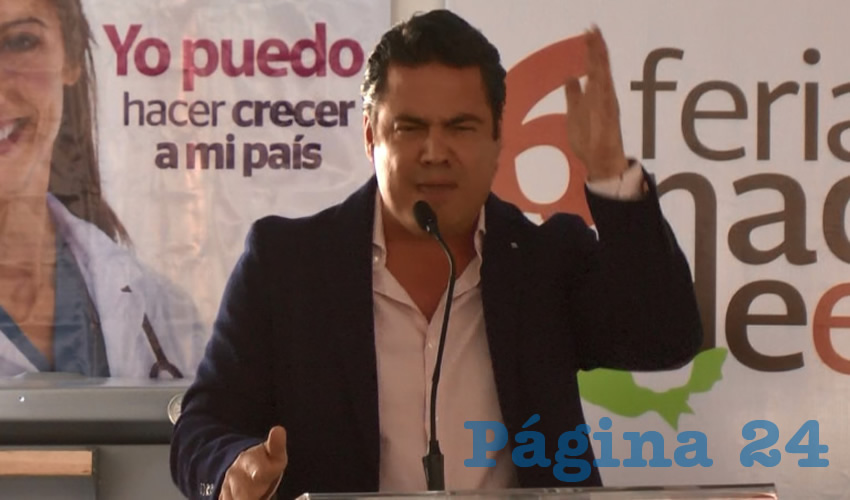 “No caigan en la presa de la delincuencia por vivir una vida fácil, eso se acaba muy rápido, mañana o pasado terminarán en la cárcel, muertos o enfermos, dañados ellos y su familia. No hay nada como vivir tranquilos, satisfacer tu vida con tus logros”, dijo el mandatario a jóvenes al dar inicio la feria del empleo/Foto: Francisco Andalón López