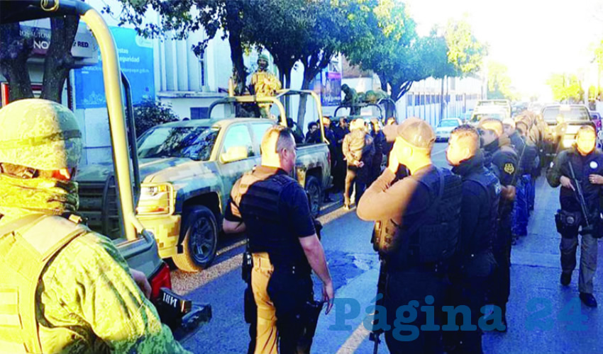 El gobernador Aristóteles Sandoval precisó que la “seguridad pública en Tlaquepaque estará a cargo de la policía estatal. Los elementos de la policía municipal intervenida serán remitidos a la academia policial, donde recibirán un curso y las evaluaciones pertinentes”, como medida para combatir la ola de violencia que se cierne sobre el municipio alfarero y la ZMG en general/Foto: @AristotelesSD