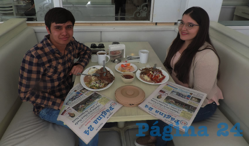 H&eacute;ctor Mart&iacute;nez Herrera y Susana Alatorre Rivera almorzaron el restaurante Del Centro