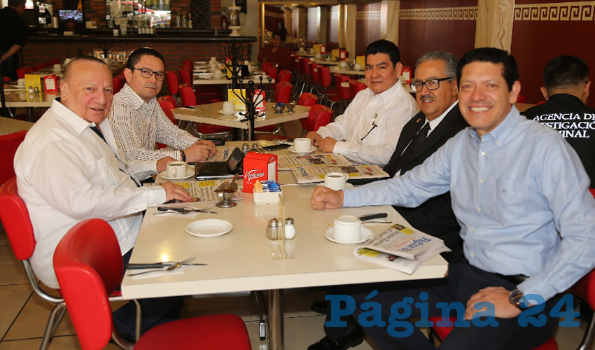 En el restaurante Mitla almorzaron Juan de la Cruz P&eacute;rez Morales, Iv&aacute;n L&aacute;zaro S&aacute;nchez, Jos&eacute; Luis Gonz&aacute;lez Mart&iacute;nez, Rogelio Ruiz Esparza G&oacute;mez y Salvador Far&iacute;as Higareda