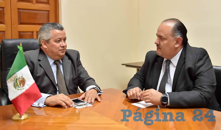 Contador P&uacute;blico por la Universidad Aut&oacute;noma de Aguascalientes, , y cuenta con experiencia en auditor&iacute;as