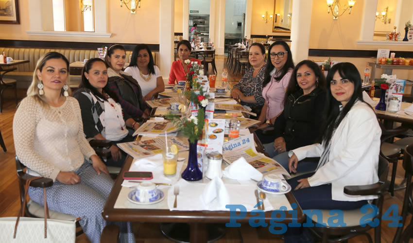 Desayunaron en Sanborns Francia Judith de Le&oacute;n Haro, Cecilia Barbosa Calder&oacute;n, Carolina Reyes Mart&iacute;n del Campo, Ver&oacute;nica Carre&oacute;n Zamora, Graciela Carre&oacute;n Zamora, Coco L&oacute;pez Medina, Lizeth L&oacute;pez Carrillo, Isabel de la Cerda Velasco y Cristina Zertuche Silva