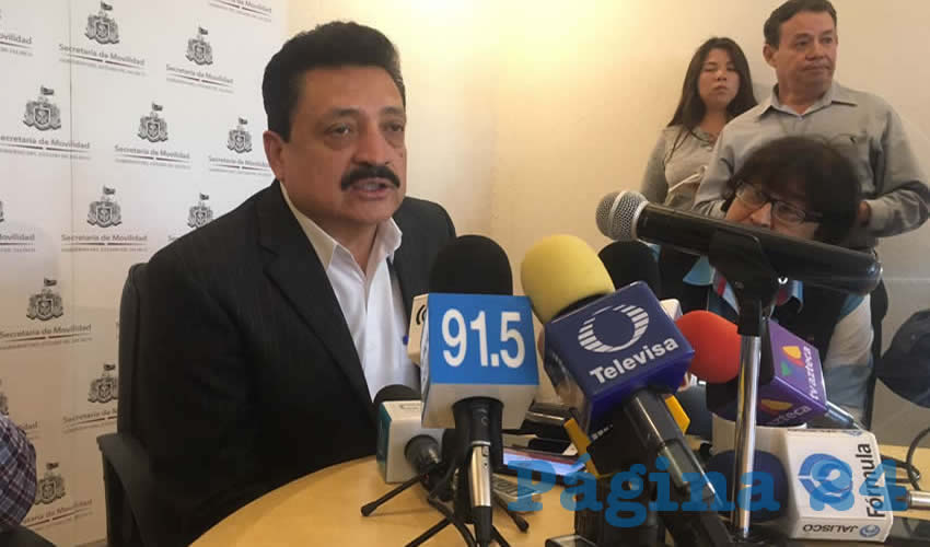 José Luis Quiroz, director general jurídico de la Semov, expuso que hay 12 rutas en proceso de sanción, se levantaron 44 actas y más de 500 procedimientos administrativos, pero “tenemos la obligación de cumplir con la normatividad y si la normatividad jurídica nos marca un proceso porque así está determinado en la propia ley de movilidad”/Foto: Francisco Andalón López