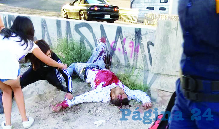 Sujetos armados le cerraron el paso a un hombre que caminaba por Periférico y carretera a Tesistán para acribillarlo; el hoy occiso iba acompañado de varios familiares que atestiguaron el sangriento hecho/Foto: Especial
