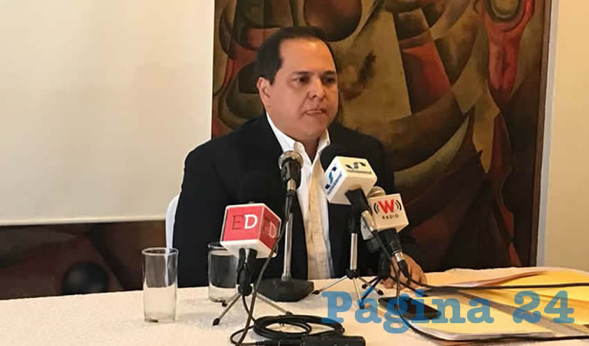 “El Itei ha venido resolviendo a favor de Tlaquepaque todos y cada uno de los recursos interpuestos en su contra por la falta de información, de publicación de información”, expuso el regidor Luis Córdova, quien presentó las denuncias correspondientes contra Pedro Viveros, jefe de Gabinete de Tlaquepaque y ex empleado del Itei/Fotos: Francisco Tapia y Tomada de Twitter