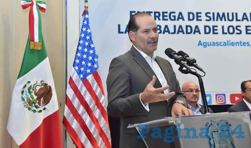 El gobernador Martín Orozco Sandoval recibió un simulador de tiro virtual donado por el Gobierno del Estados Unidos a través de su Embajada