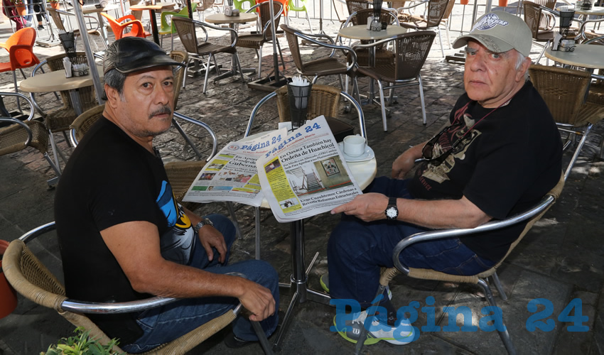 En Caf&eacute; Catedral departieron Arturo Garc&iacute;a Moreno, gestor independiente, y Roberto &Oacute;scar Figueroa