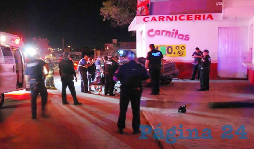 El veh&iacute;culo se estamp&oacute; contra la barda de una carnicer&iacute;a