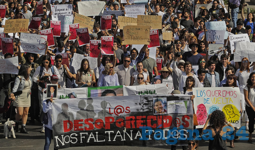 Cientos de personas marcharon para exigir a las autoridades que esclarezcan el paradero de Javier Salomón, Marco Ávalos y Daniel Díaz, tres estudiantes de audiovisuales que fueron desaparecidos por sujetos armados el pasado lunes/Fotos: Cuartoscuro 