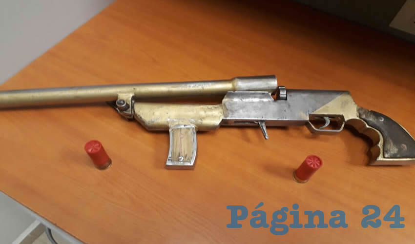 El arma que llevaba Rodolfo en una mochila