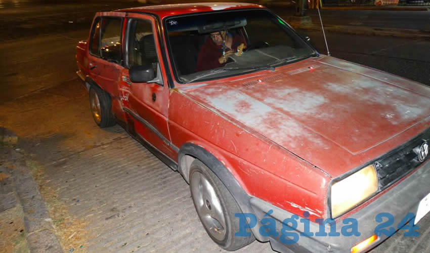 Eduardo Ram&iacute;rez colision&oacute; contra este autom&oacute;vil Volkswagen Jetta