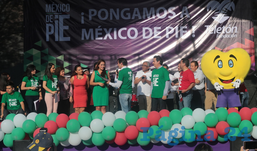 Martín Orozco Sandoval, acompañado de la presidenta del DIF Estatal, Yolanda Ramírez de Orozco, asistió al Rodatón-Teletón México de Pie