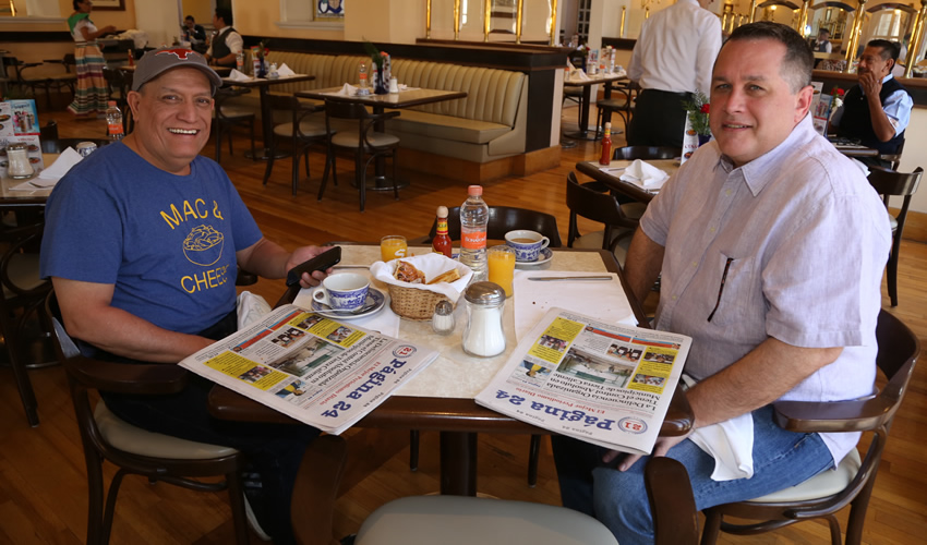 En Sanborns Francia compartieron el pan y la sal Jos&eacute; Soto Escoto y George Fyffe, que nos visitan de Chicago