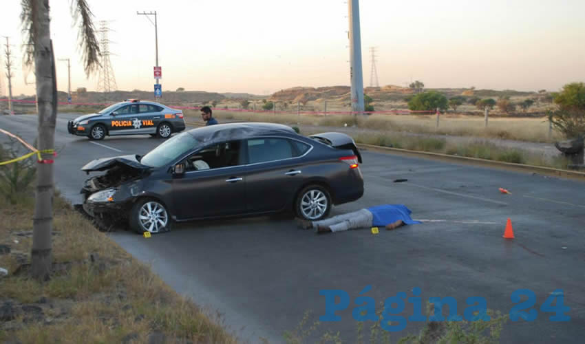 &Eacute;dgar Isa&iacute;as Alvarado Damasco estamp&oacute; su auto contra una roca y lueog se volc&oacute; la unidad