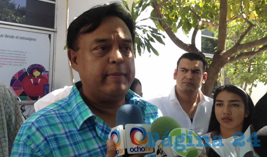 Salvador Cosío Gaona, candidato a goberndor por el PVEM, acompañó a Alejandro Cárdenas y los miembros del parlamento para hacer el registro formal