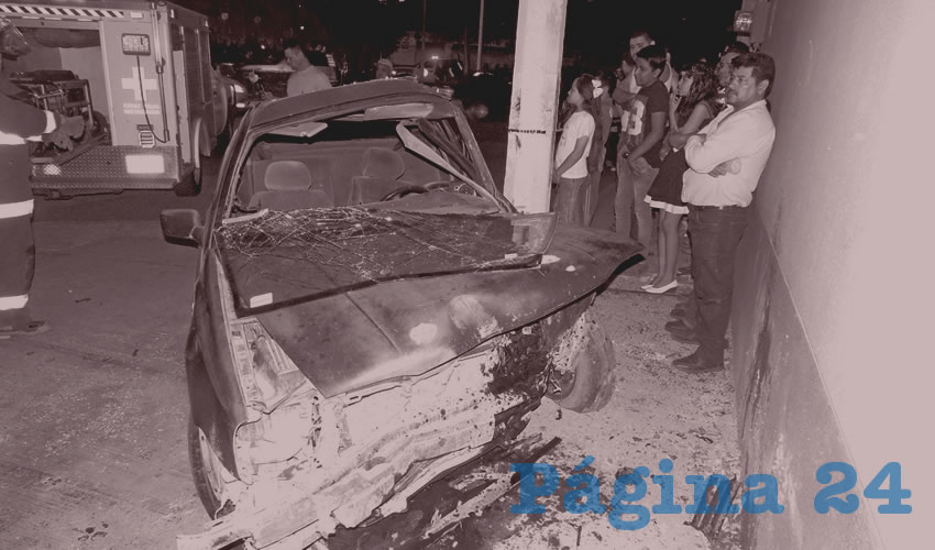 C&eacute;sar Javier Viveros Dur&oacute;n, bajo el influjo del alcohol, estamp&oacute; su autom&oacute;vil contra dos postes, sufriendo graves heridas
