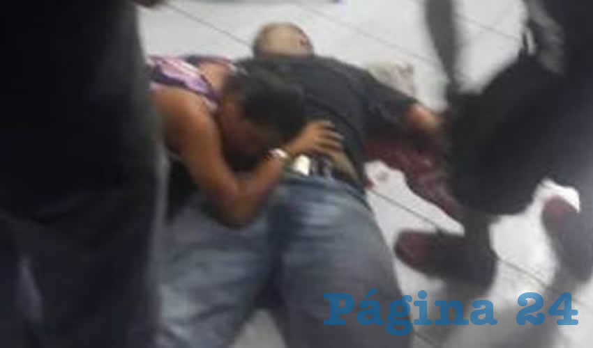 Unos cholos asesinaron a un hombre dentro de una tienda de ropa (Foto: Cortesía)