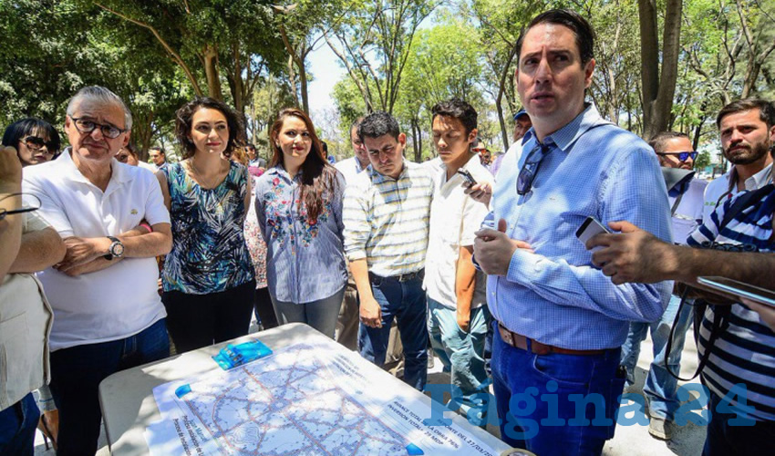 “Asistimos a las diez mesas en las que nos preguntaban cómo queríamos el parque. Pues resulta que lo hicieron como quisieron y no fuimos tomados en cuenta. La cantidad de cemento que se puso en el parque no estamos de acuerdo”, tronaron vecinos inconformes con la obra que el ayuntamiento realiza arbitrariamente en el Parque Morelos/Foto: Cortesía 