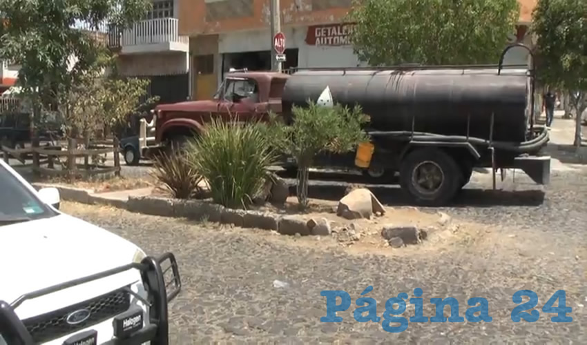 Días difíciles se tuvieron en más de 100 mil domicilios por la escasez de agua; se tuvieron que contratar pipas y esperar que volviera el servicio de forma parcial; pese a esto, el SIAPA minimizó la situación al señalar que sólo se afectó “un universo de 3 por ciento del total de las colonias”/Fotos: Francisco Andalón López 