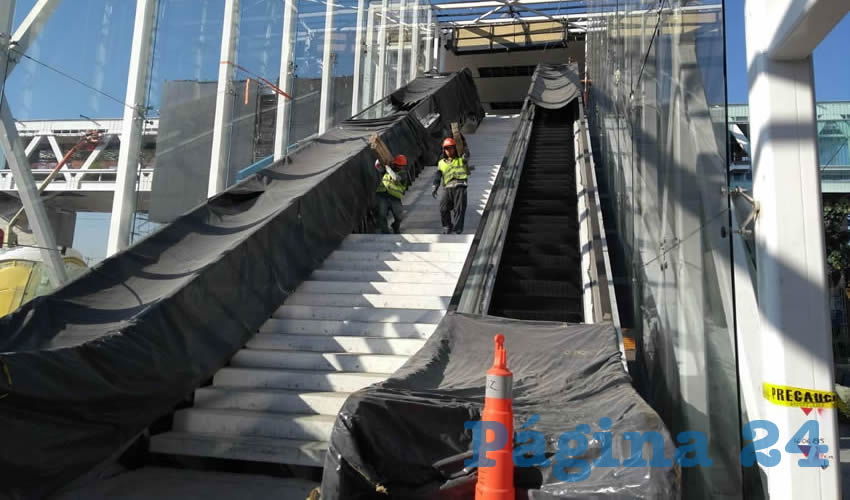 Según Rodolfo Guadalajara, director del Siteur, la obra de la línea 3 lleva 93 por ciento de avance, algo increíble de creer, dada la enorme cantidad de trabajo por hacer para que el nuevo trazo del tren esté listo para julio, como se presumió durante el recorrido de supervisión de ayer/Fotos: Francisco Andalón López y Archivo Página 24 