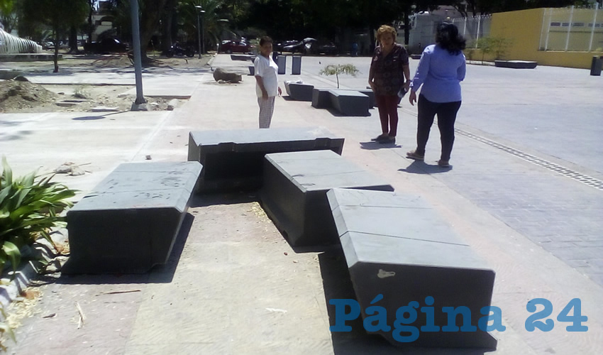 Ese equipamiento urbano tiene un acomodo con toques posmodernos 