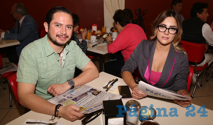 En el restaurante Mitla almorzaron Jes&uacute;s Enrique Ram&iacute;rez P&eacute;rez, delegado estatal de la CROM; y Romina Contreras Campero Calder&oacute;n