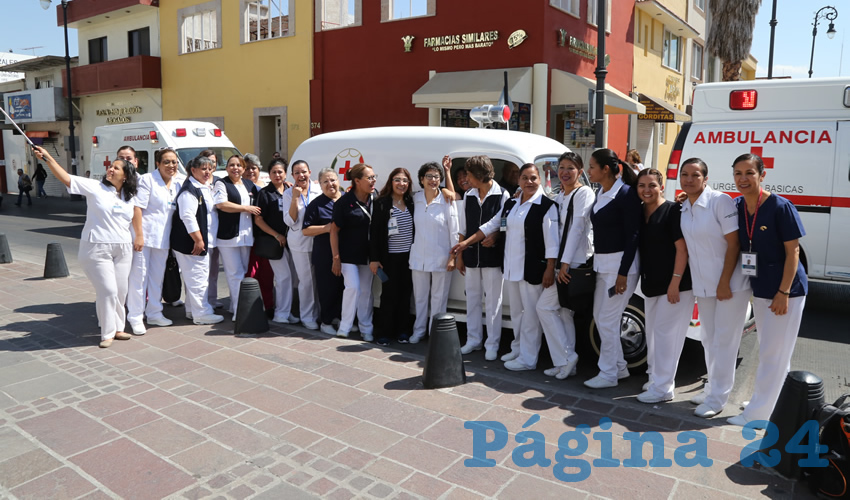 También se llevó a cabo el banderazo de salida al convoy de ambulancias del ISSEA, Cruz Roja y del 080