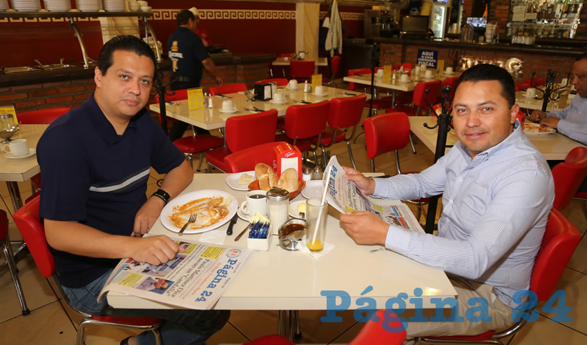En el restaurante Mitla desayunaron Juan Carlos Garc&iacute;a S&aacute;nchez y Rodrigo Tinajera Esquivel