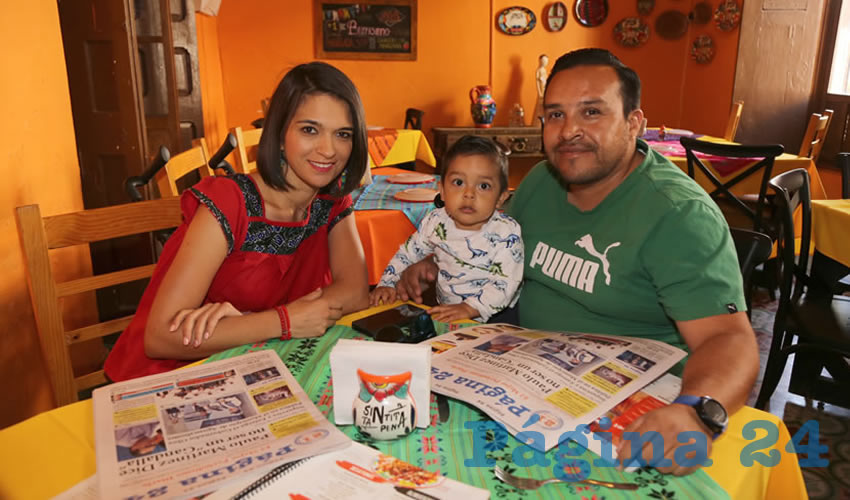 En el Mercadito Gastron&oacute;mico Col&oacute;n almorzaron Blanca Julieta Flores Serrano, Leonardo Ramos Flores y Jasiel Ramos C&oacute;rdova