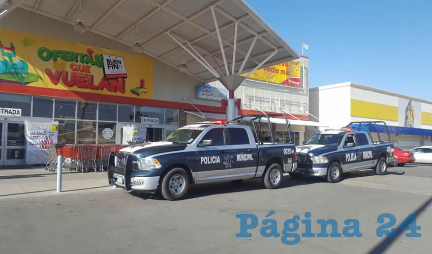 Los oficiales también cuidaron bancos, casas de empeño y cajeros automáticos