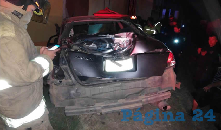 Otro aspecto de la destrozada unidad, cuyo conductor manejaba en estado de ebriedad