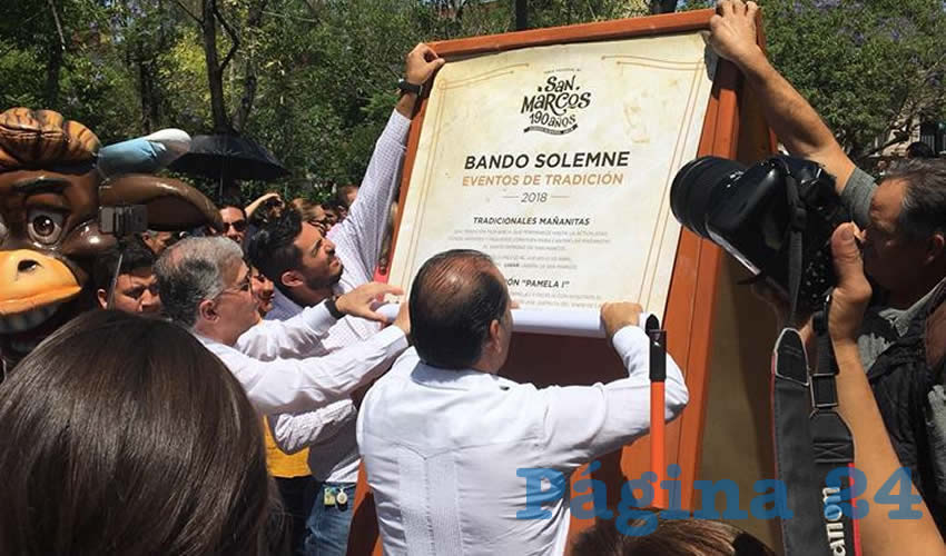 Las autoridades efectuaron la colocaci&oacute;n del bando solemne en cada una de las cuatro puertas del Jard&iacute;n de San Marcos (Fotos: Tomadas de Facebook Feria Nacional de San Marcos Oficial)
