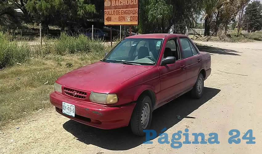 Al frente de este Nissan Tsuru, Jorge Flores Rodríguez invadió el carril contrario