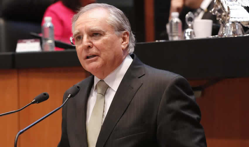 Miguel Romo Medina, senador de la República