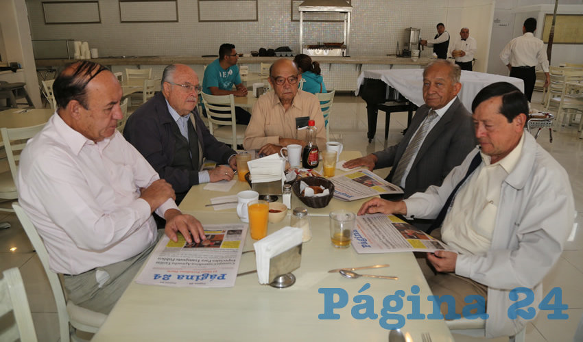 En el restaurante Del Centro compartieron el pan y la sal Leobardo Gutiérrez Gutiérrez, Enrique Franco Muñoz, Jorge Sánchez Muñoz, Edmundo Becerril de Haro y Arturo Díaz Ornelas