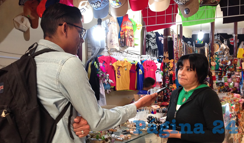 Alma Trejo, comerciante, manifestó ante Página 24: “La gente circula en el centro y no entra a las tiendas. Aquí espontáneamente entran los turistas”. (Foto: Merari Martínez Castro)