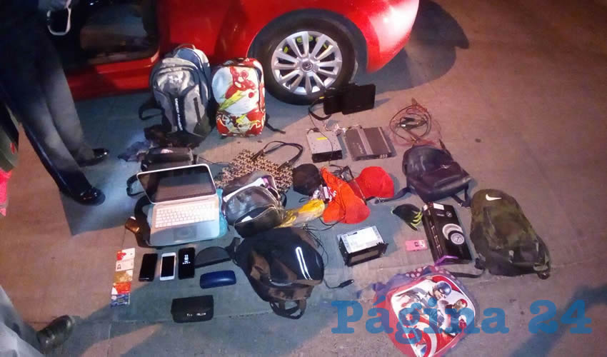 Los objetos que los cacos llevaban en un Volkswagen Beetle