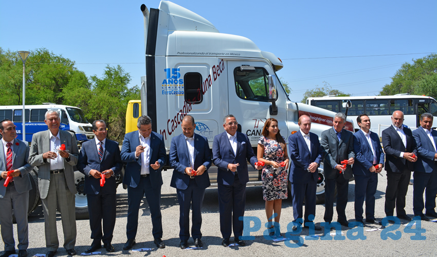 Se realizó la entrega de una unidad Cascadia de última generación, al Centro de Capacitación para el Trabajo Industrial (CECATI) número 28