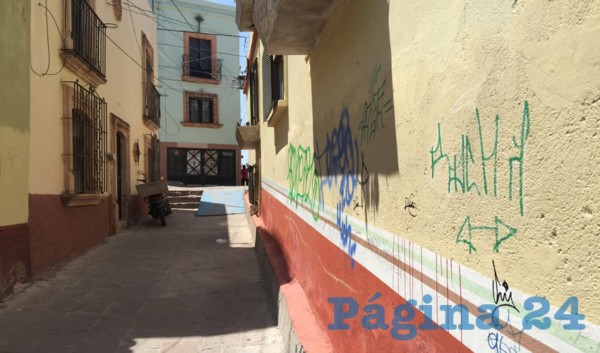 Otra de las problemáticas en esta zona son las casonas que han sido abandonadas por sus propietarios, pues lucen maltratadas de la fachada, y en algunas se están desprendiendo las capas de pintura. (Foto: Cristo González)
