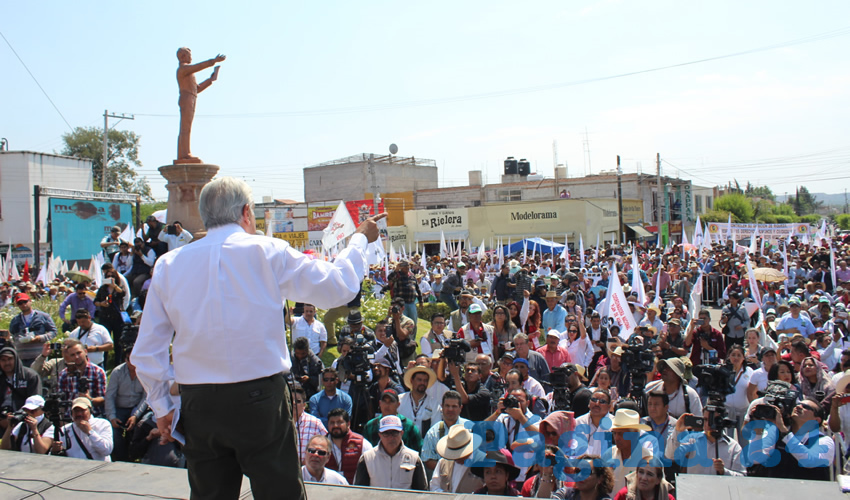 En Jerez recibieron a López Obrador entre gritos y aplausos