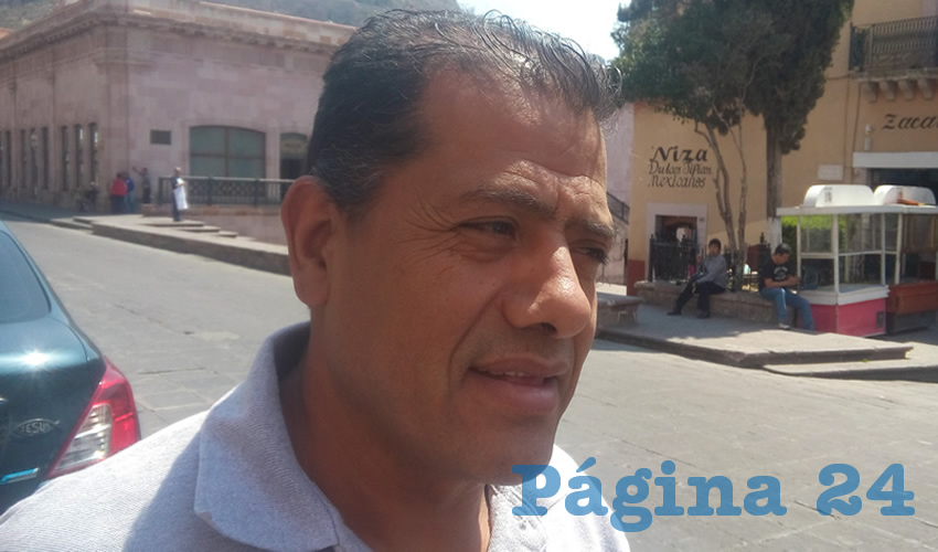 Javier Castillo Rodríguez prestador de servicios turísticos en el Centro Histórico: “Si hubo turismo pero no tan marcado como en otros años, de hecho esto lo podemos comprobar también con los comerciantes y locatarios, que vieron reflejada la disminución en sus ventas”. (Foto: Manuel Medina Castro)
