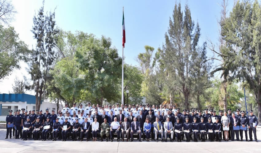 El gobernador Martín Orozco Sandoval entregó 102 certificados a igual número de elementos que concluyeron los cursos correspondientes al programa de Formación Inicial